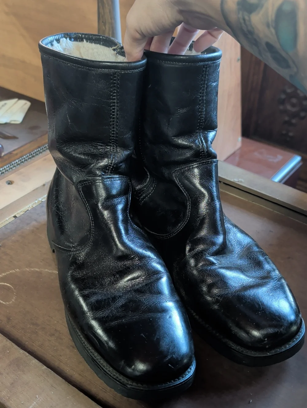 Vtg. Dexter Black Leather Shearling Lined Side Zip Boots